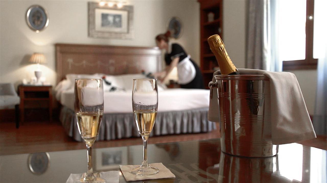 Hotel Inglaterra Siviglia Esterno foto